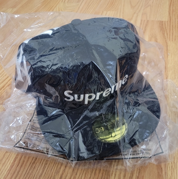 Supreme Other - Supreme New York Yankees Box Logo New Era Hat Navy 7 1/4 FW21H35(In hand)